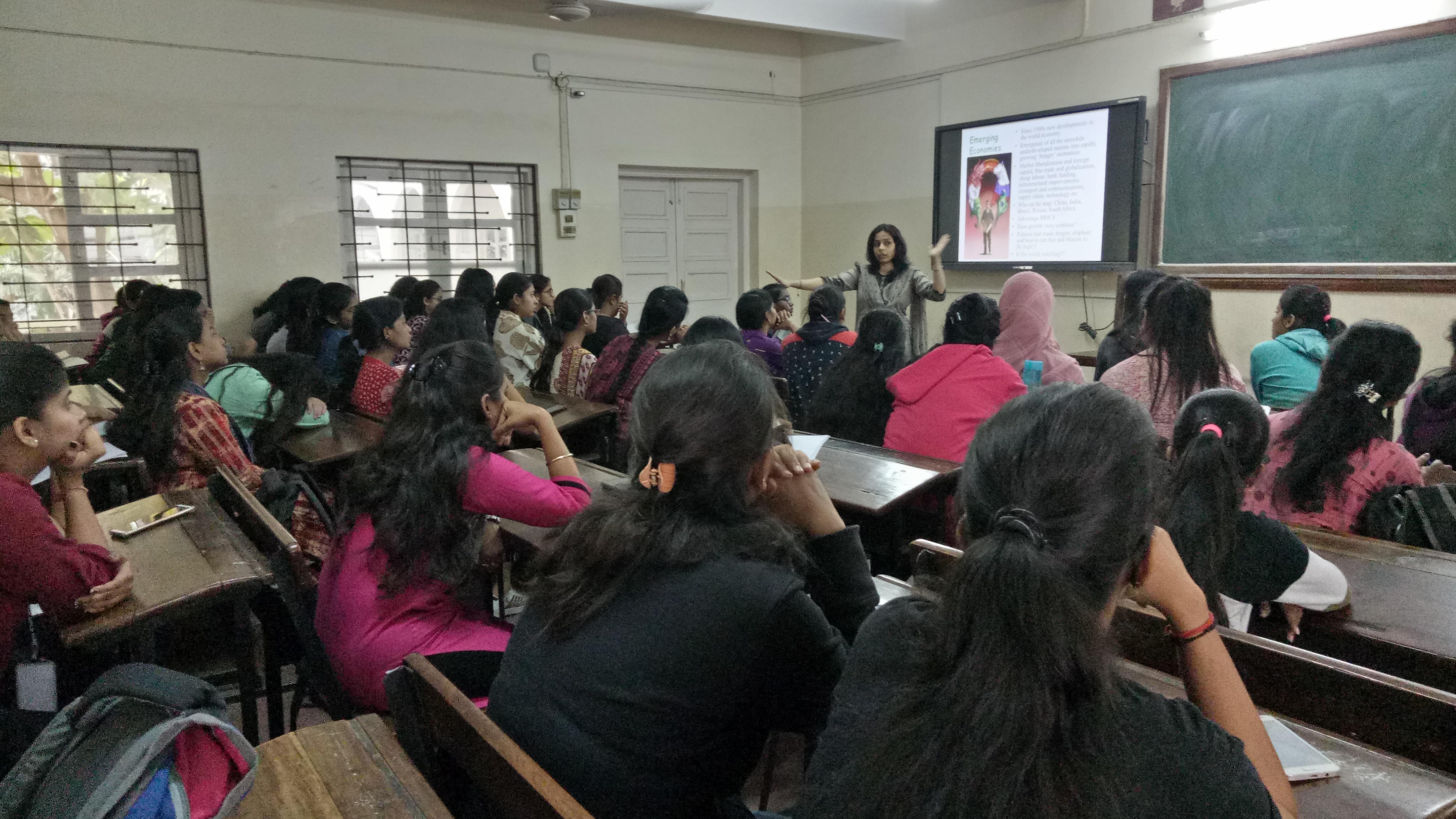 Ms. Arundhati Agate delievering a lecture on Development Experiences of India, China, Brazil and South Africa 