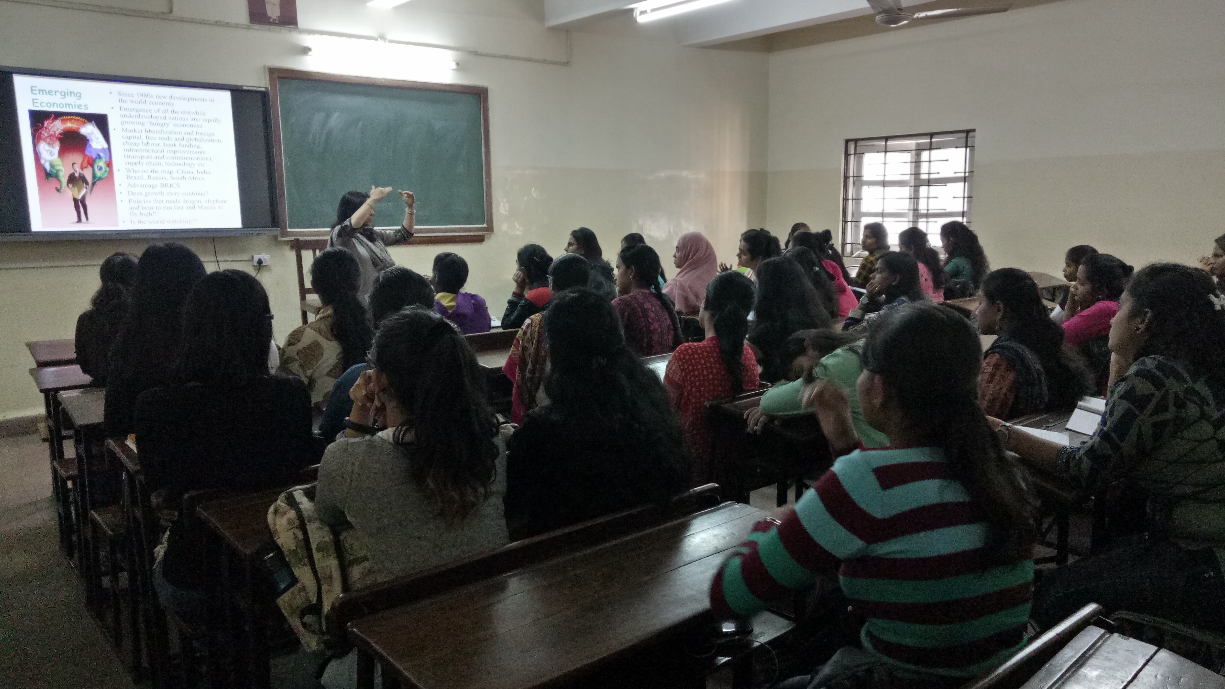 Ms. Arundhati Agate delievering a lecture on Development Experiences of India, China, Brazil and South Africa