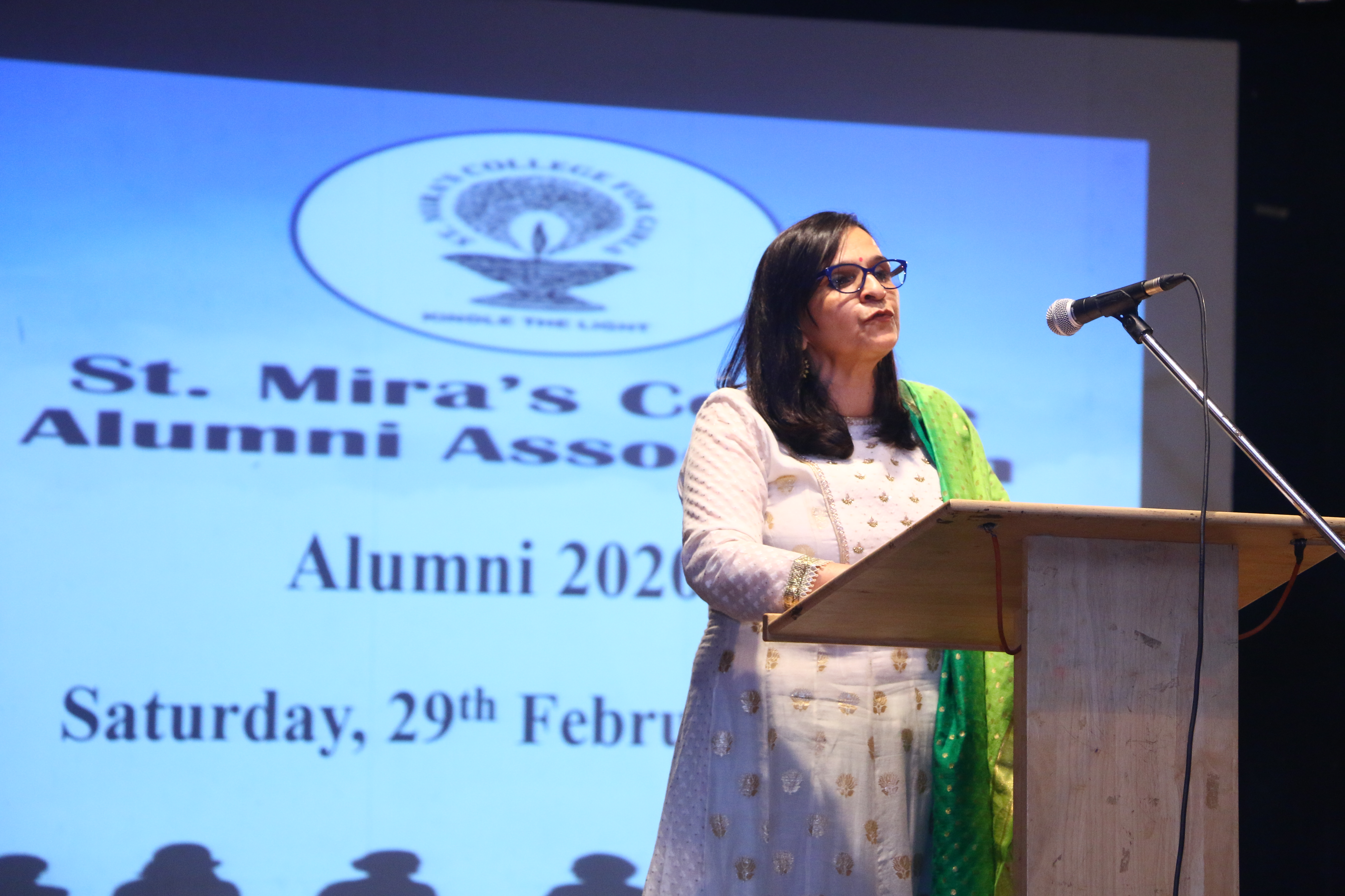 Ms. Kashmira Parekh presenting the Annual Report