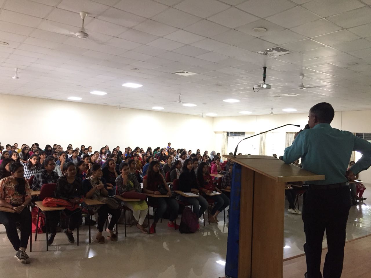 Students interacting with Mr. James Mathew