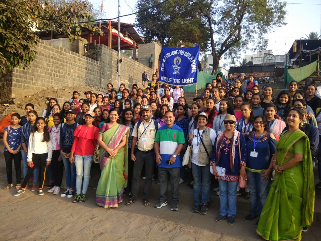 River Walk - Faculty & Students of College, volunteers of Jeevitnadi and Joint Municipal Commissioner (PMC) Shri Molak