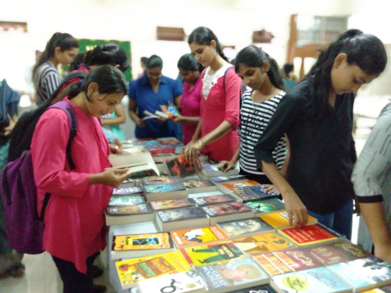 Students Browsing books