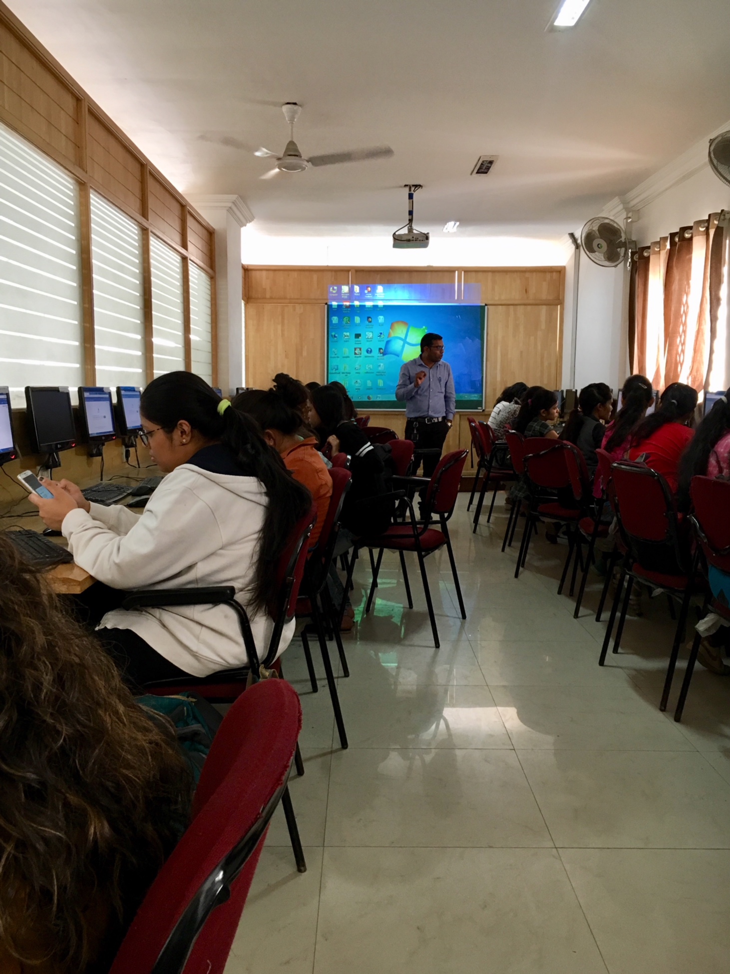 Students learing how to access databases on mobile phones