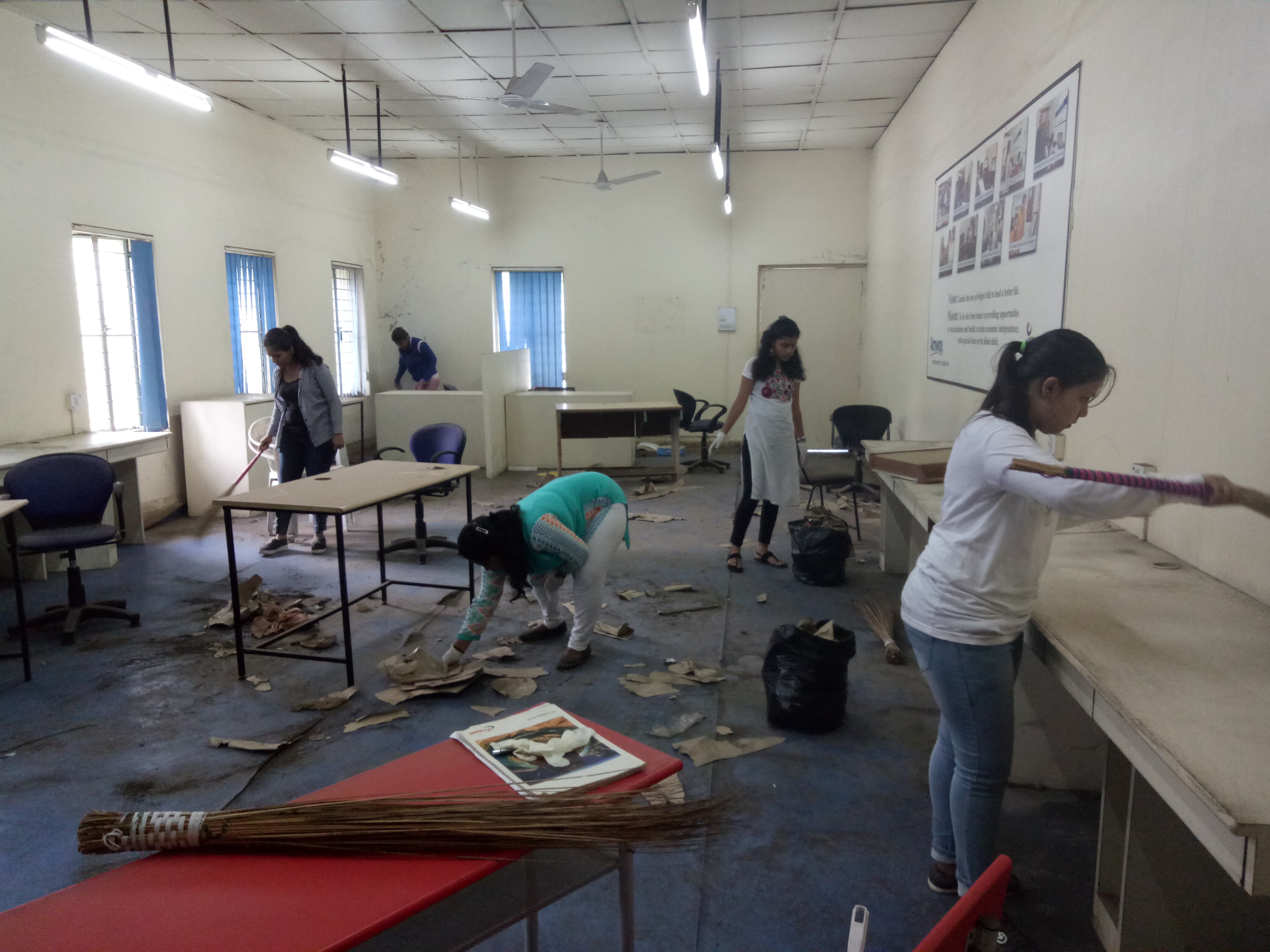 Volunteers working hard 1 - Swachha Bharat Summer Internship